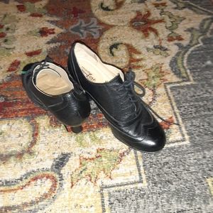 Witchy comfy vintage lil kitten heels 🖤